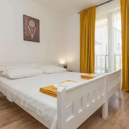 In - Biograd Riviera 43104 بيوغْغاد نا موغو